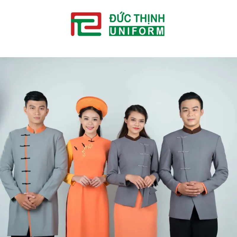 Đồng phục của các nhân viên lễ tân có nét trang phục truyền thống