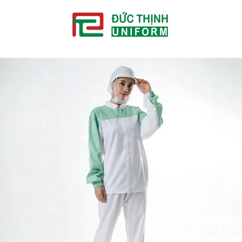 Đồng phục màu xanh phối trắng nhìn hòa hợp