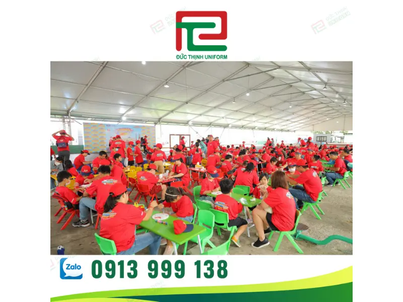 Áo thun team building VUS trại hè được thiết kế với màu sắc trẻ trung và năng động