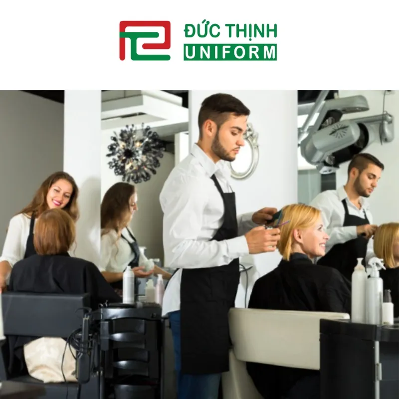Áo sơ mi cùng tạp dề của nhân viên tiệm tóc
