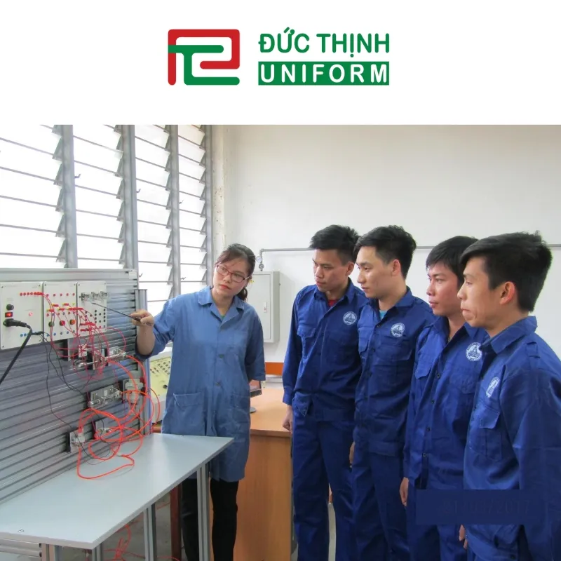 Áo sơ mi thực hành của trường nghề